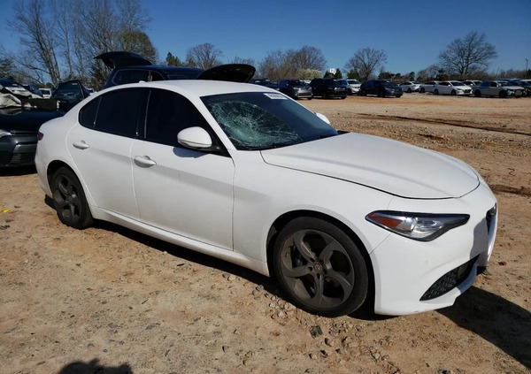 Alfa Romeo Giulia cena 56000 przebieg: 121045, rok produkcji 2017 z Olsztyn małe 56